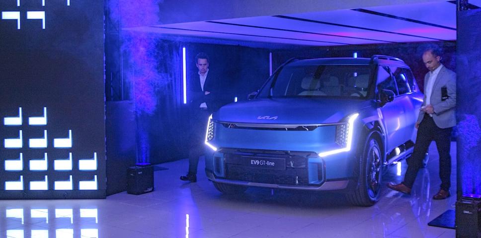 Kia Canarias desvela el nuevo EV9 en las renovadas instalaciones de Arimotor