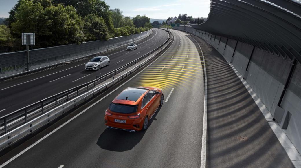 Asistencia a la conducción en autopista (HDA) y navegación asistida por control de crucero inteligente (NSCC-Curve)