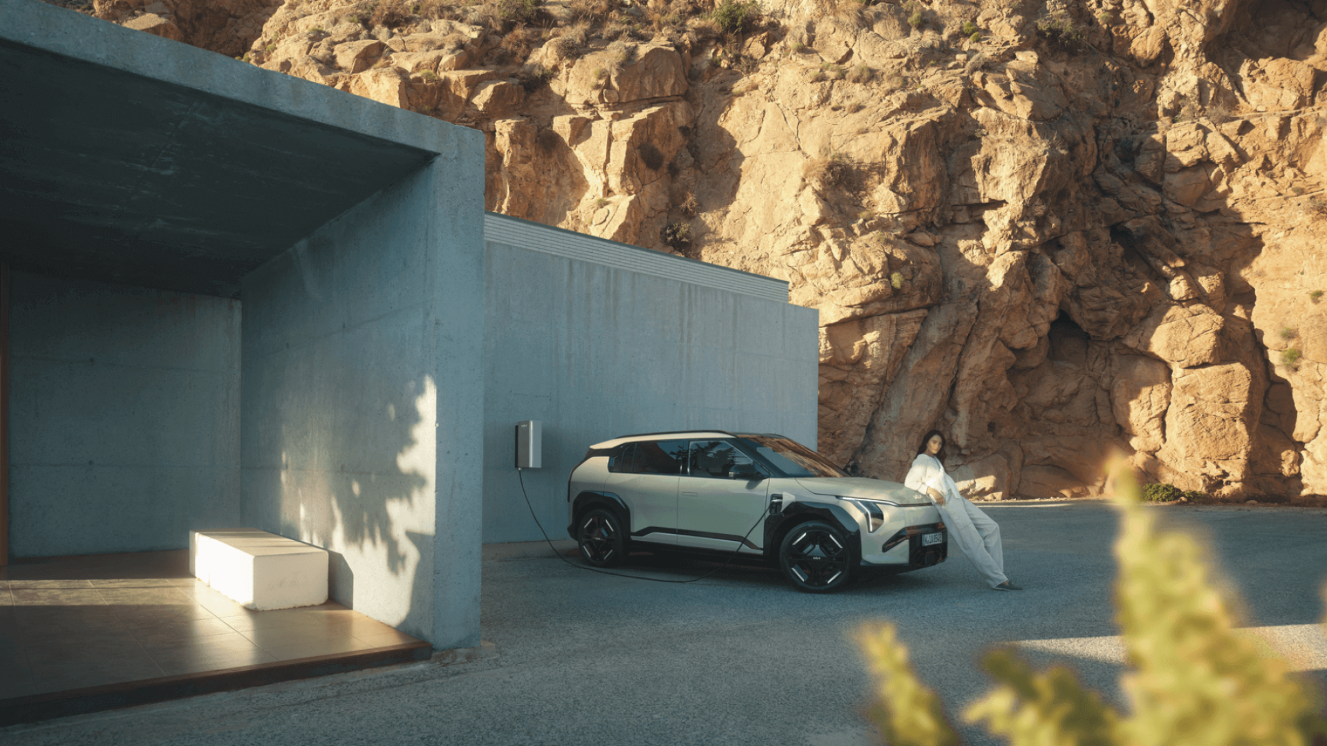 RHD_EV3_GTL_MY25_Image_Beauty_34Front_HomeCharging_with_Talent_ISO.png