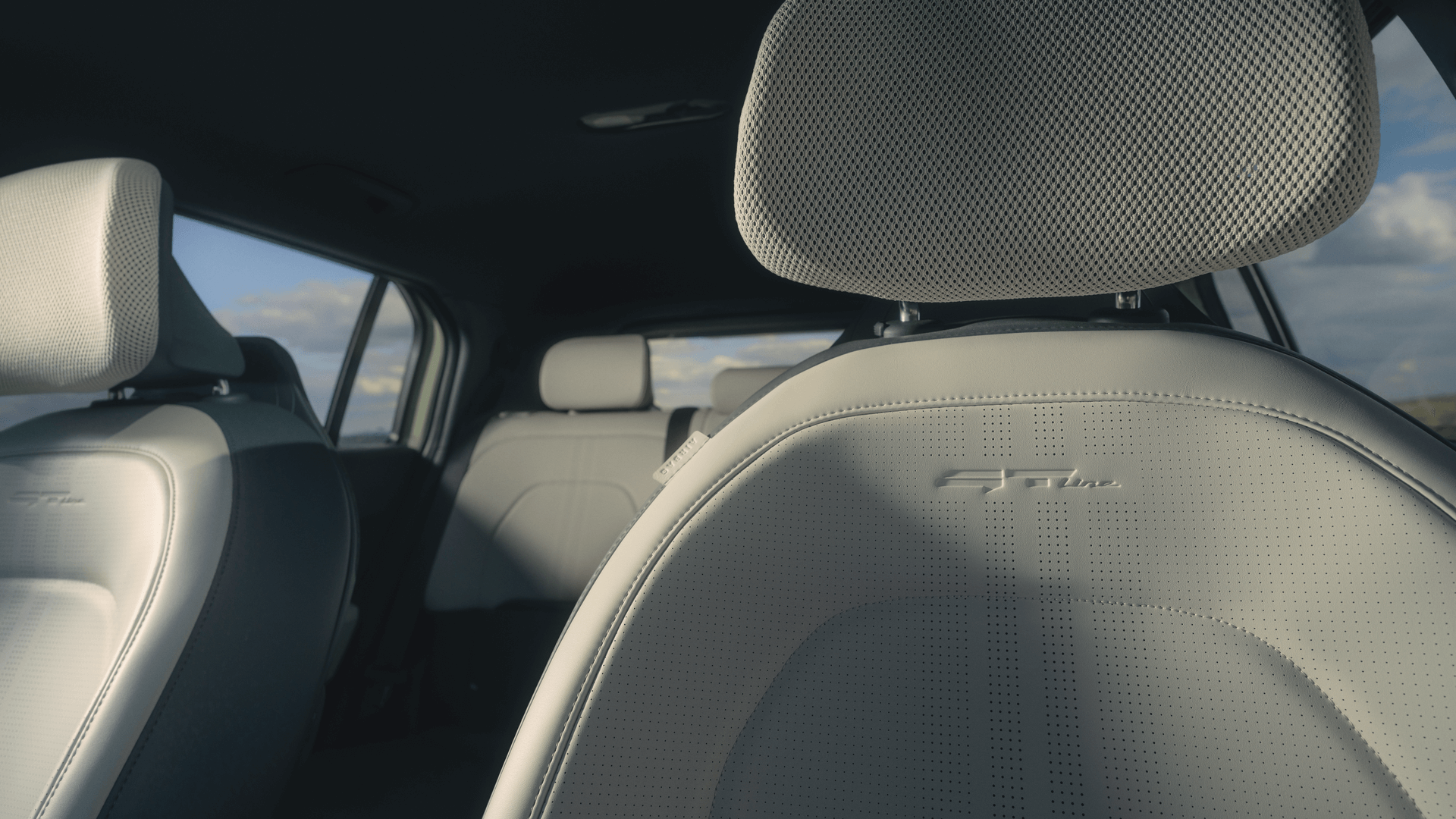 EV3_GTL_MY25_Image_Interior_ProductDetail_SeatFabric_ISO.png