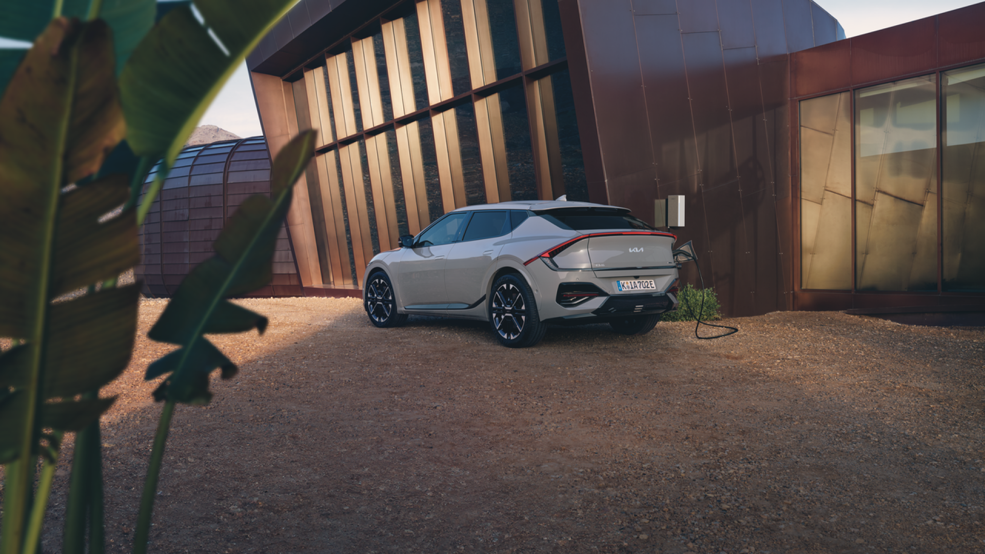 EV6_GTL_MY25_SingleBeautyShot_34Rear_HomeCharging_CMYK.png