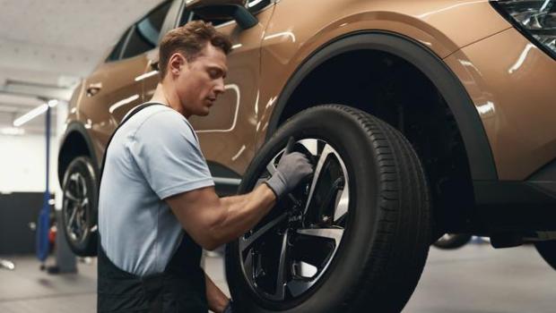 Kia Service Images - Tyre Change (1).jpg