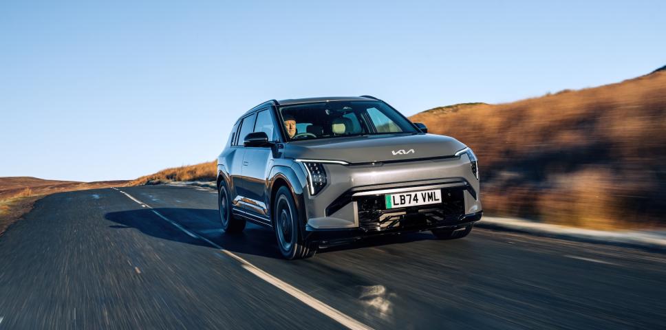 Kia Canarias celebra el doble reconocimiento a Kia en los What Car? Electric Car Awards 2025