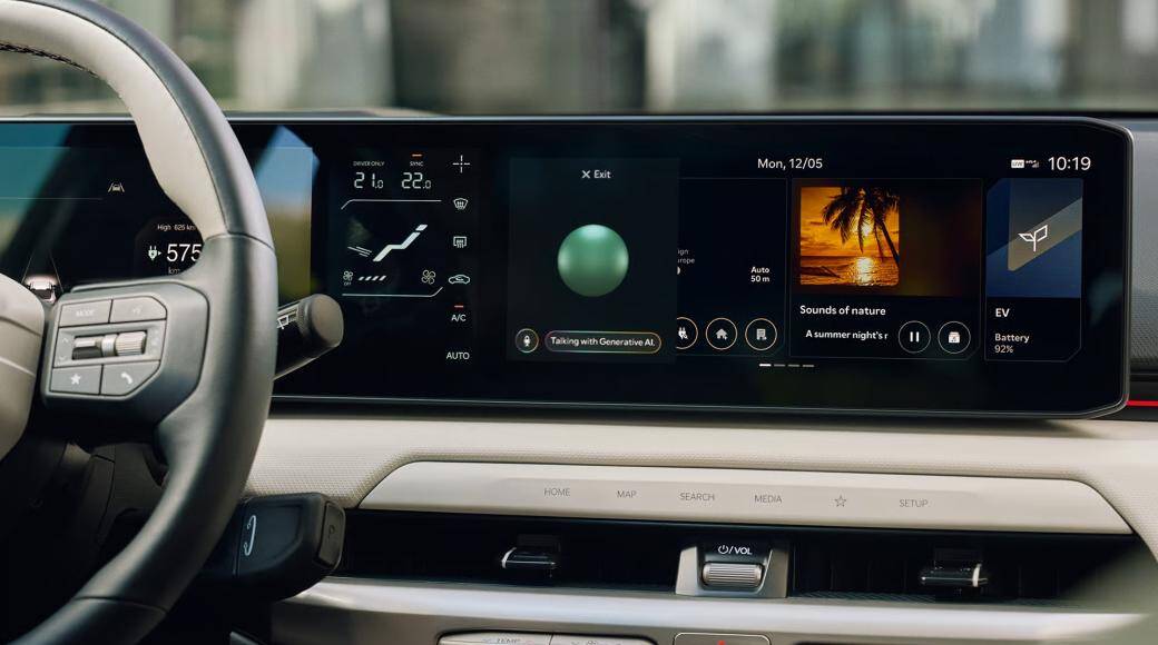 Infoentretenimiento avanzado con tres pantallas