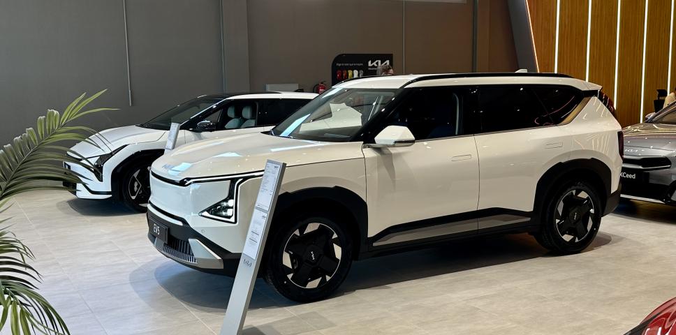 Kia Canarias presenta los nuevos EV4 y EV5 en las renovadas instalaciones de Kia Procars y Kia Acosta Mobility